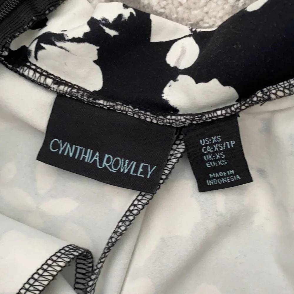 Cynthia Rowley Black & White Floral high rise Circle Skirt with pockets